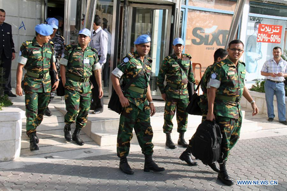 United Nations observers leave the UN office in Damascus on May 13, 2012, to begin their patrols in restive Syrian cities. The violence in Syria showed no sign of abating on Saturday, even as the UN peace mission there continued to increase its deployment.