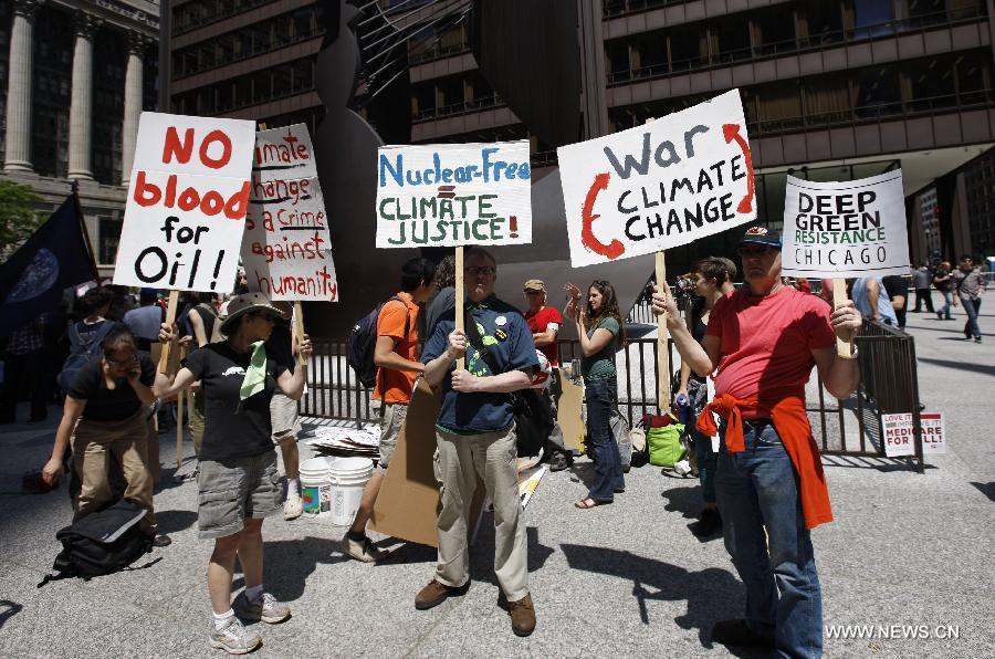 Protestors rally against G8, NATO in Chicago