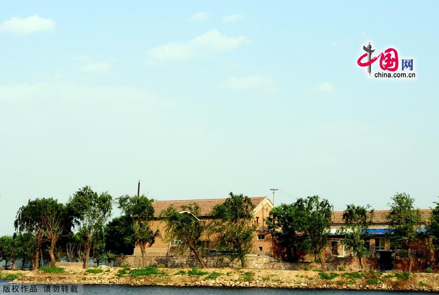 Encompassing 11.8 square kilometers, Daoxianghu Natural Wetland Park, is situated in Sujiatuo village, Haidian District, some 30 miles from downtown Beijing.