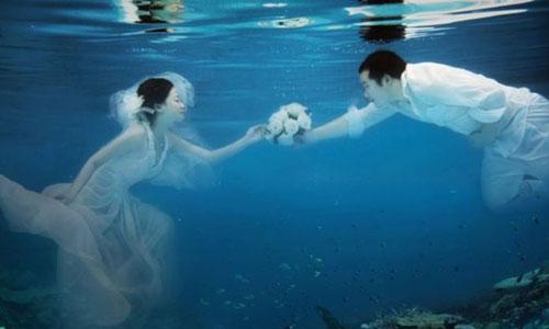 Fantastic wedding under water becomes popular in China. [File photo]