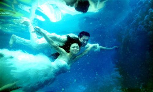 Fantastic wedding under water becomes popular in China. [File photo]