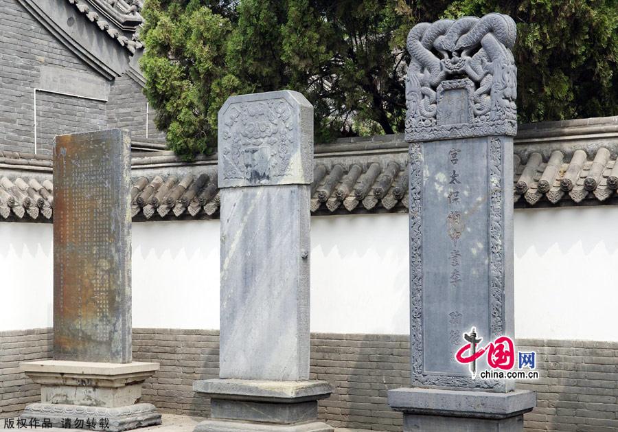 Located in the center of downtown Baoding, the office is a key cultural relic site under State protection. As the nation's only well-preserved provincial government office building of the Qing Dynasty, it has 105 rooms with the distinct features of a northern government office. Built in the Yuan Dynasty (1368-1644), Zhili Provincial Governor's Office served as a government office throughout the Ming and Qing dynasties and the early years of the Republic of China.