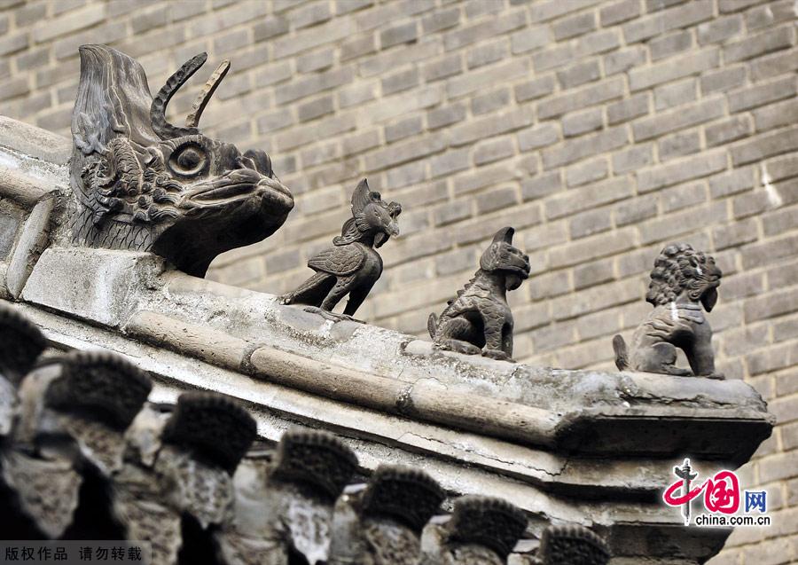 Located in the center of downtown Baoding, the office is a key cultural relic site under State protection. As the nation's only well-preserved provincial government office building of the Qing Dynasty, it has 105 rooms with the distinct features of a northern government office. Built in the Yuan Dynasty (1368-1644), Zhili Provincial Governor's Office served as a government office throughout the Ming and Qing dynasties and the early years of the Republic of China.