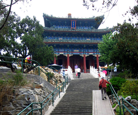 The view of Wanchun Pavillion from the eastern climb in Jingshan Park. Photo for CRI by William Wang, May 2012.