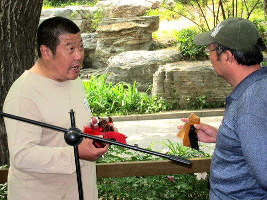 A traditional crosstalk performance in Jingshan Park. Photo for CRI by William Wang, May 2012.