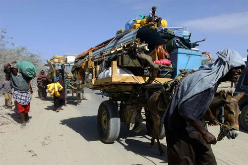 Somalis fleeing the insurgent-held town of Afgooye for Mogadishu. [SOYDA/Abdiqani]