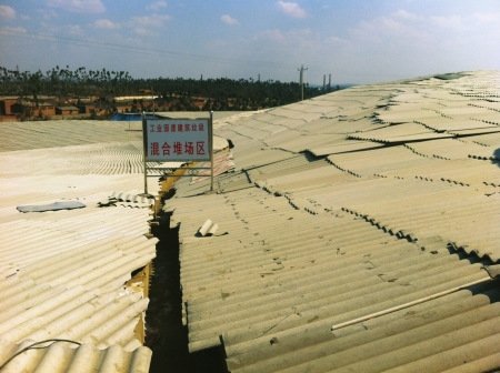 Tonnes of chromium-contaminated waste are still waiting for detoxification in Luliang, Yunan Province on May 22, 2012. [Xinhua]