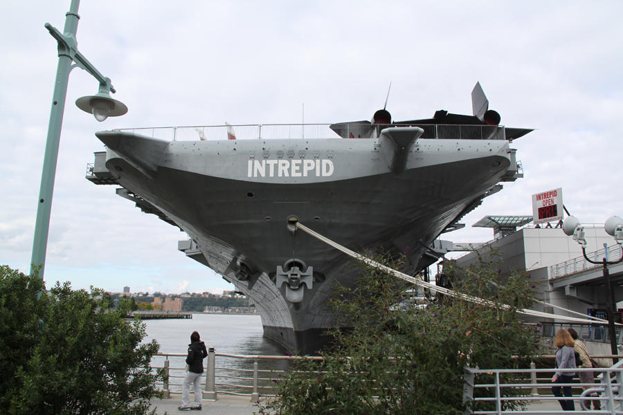 The World War II aircraft carrier USS Intrepid is now a museum which harbors on the Hudson River on the west side of Manhattan in New York City. [China.org.cn/by Li Xiaohua]