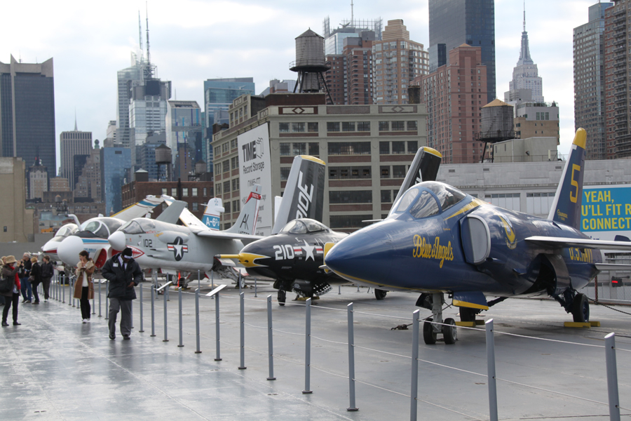 The World War II aircraft carrier USS Intrepid is now a museum which harbors on the Hudson River on the west side of Manhattan in New York City. [China.org.cn/by Li Xiaohua]