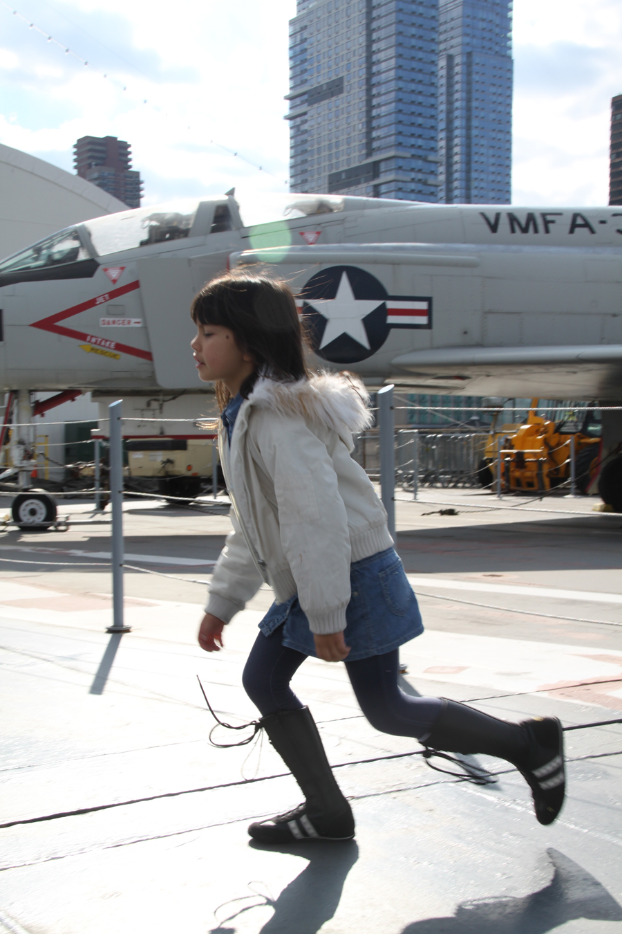 The World War II aircraft carrier USS Intrepid is now a museum which harbors on the Hudson River on the west side of Manhattan in New York City. [China.org.cn/by Li Xiaohua]