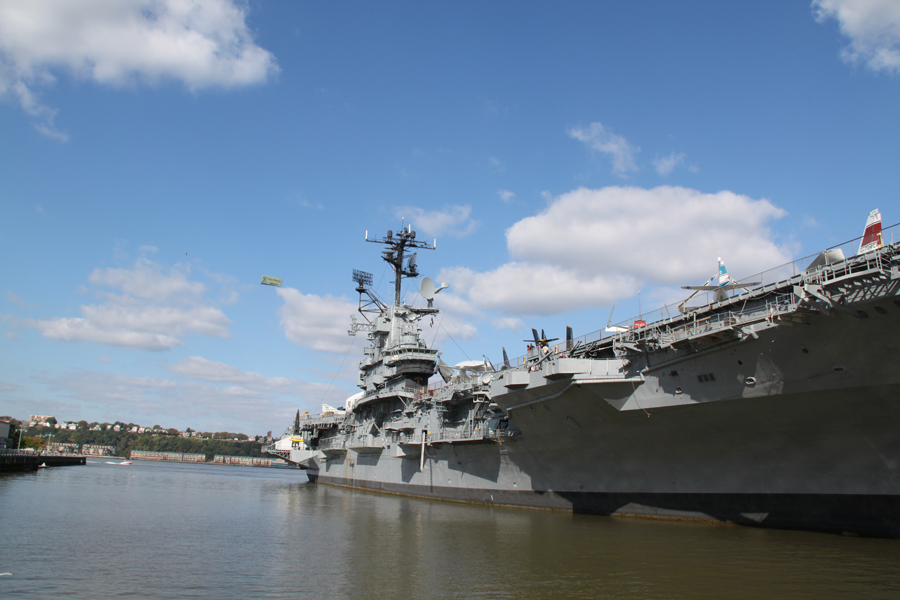 The World War II aircraft carrier USS Intrepid is now a museum which harbors on the Hudson River on the west side of Manhattan in New York City. [China.org.cn/by Li Xiaohua]