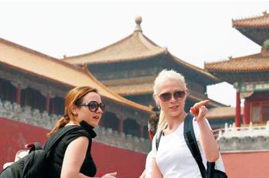 Tourists enjoy the Palace Museum on Sunday. Beijing is considering allowing tourists a 72-hour window to explore the capital without a visa. [Photo / China Daily ]