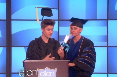 It was a very important day at Ellen show -- Justin Bieber graduated from high school!