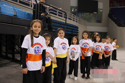 The children take part in the championship. 