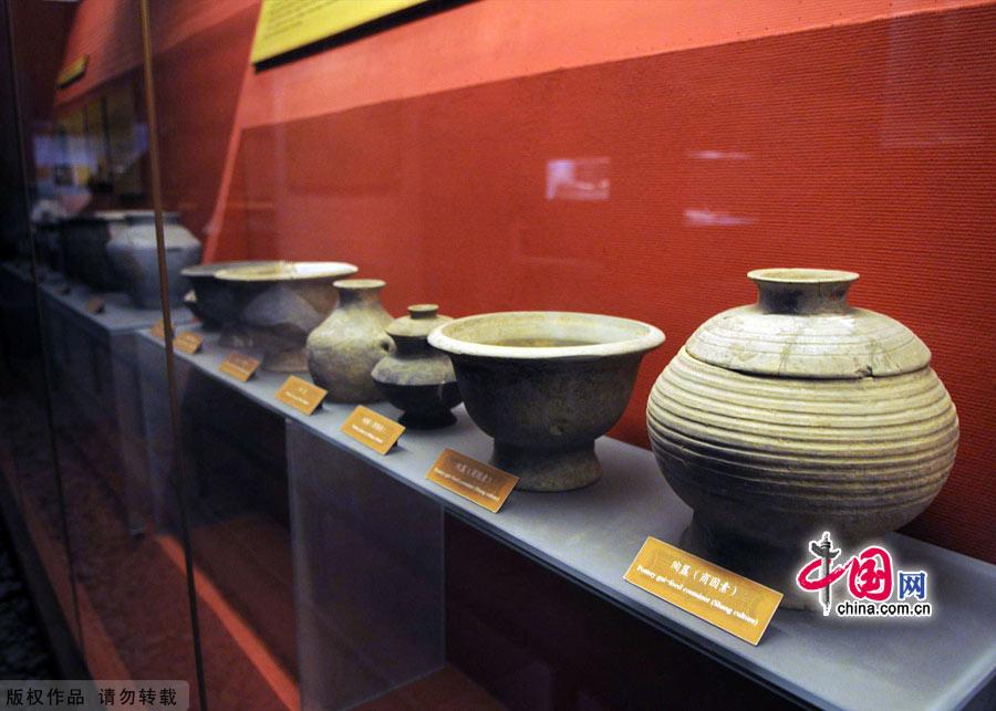 The title of the museum was inscribed by Su Binqi, a master in the circle of archeology. Covering an area of 3,000 square meters, the museum has a basic display entitled 'Glorious Ancient Yan Capital Culture' divided into eight parts.