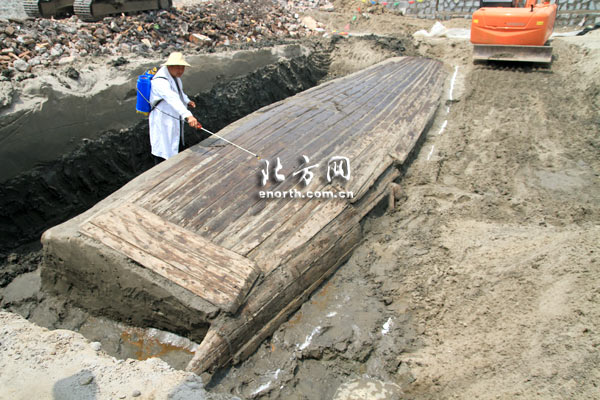 Ancient shipwrecks unearthed in landmark waterway. [ Photo / enorth.com.cn] 