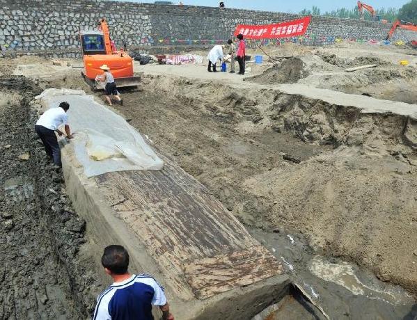 Ancient shipwrecks unearthed in landmark waterway. [ Photo / sina.com]