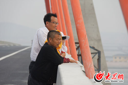 Dingziwan Cross-Sea Bridge starts in service in Shandong