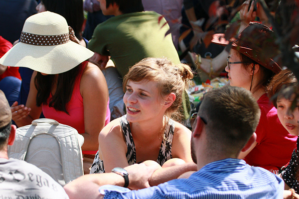 More than 200 social travelers gathered in Beijing's Olympic Forest Park for a picnic last month. The Majewskis have organized dozens of meet-ups for people interested in Couchsurfing, especially for families who want to travel and meet locals wherever they go.