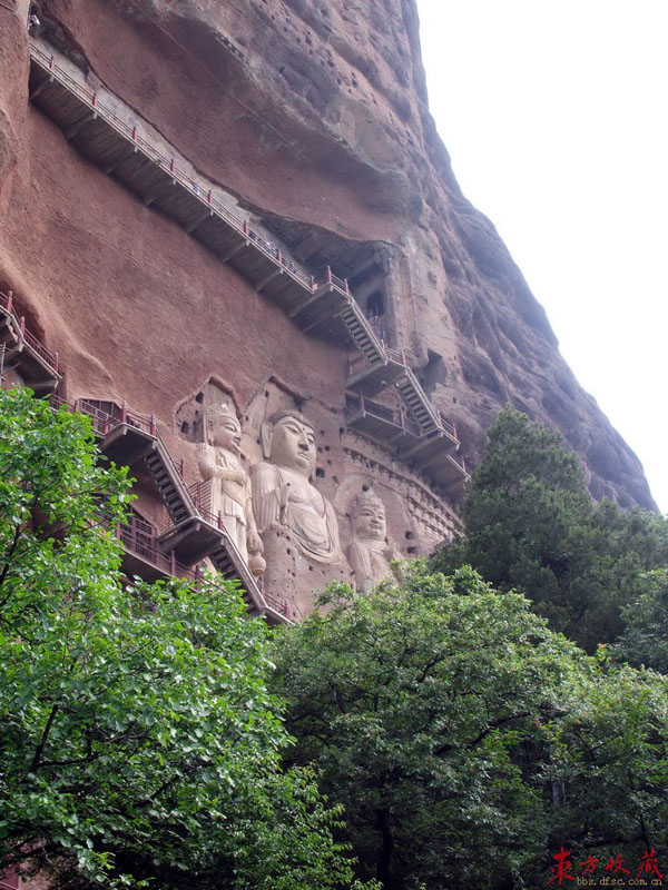 These grottoes (麦积山石窟) are found on the precipices of Maiji Mountain 30 kilometers south of Tianshui County, Gansu Province. Maiji Mountain is a green and graceful peak in the western part of the grand Qinling Range. The grottoes were cut during a period of 1,500 years, from the Later Qin Dynasty (384-417) until the Qing Dynasty (1644-1911). 