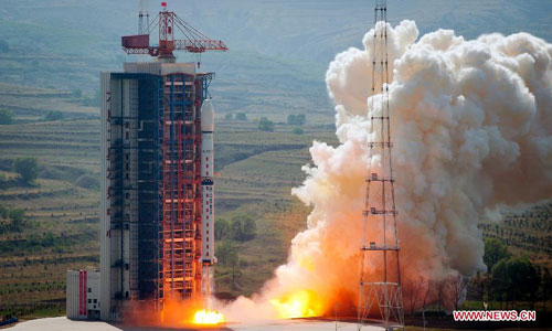 A Long March 4C carrier rocket which carries Yaogan XV, a remote-sensing satellite, takes off from Taiyuan Satellite Launch Center, north China's Shanxi Province, May 29, 2012. 