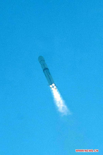 A Long March 4C carrier rocket which carries Yaogan XV, a remote-sensing satellite, takes off from Taiyuan Satellite Launch Center, north China's Shanxi Province, May 29, 2012.[ Photo / Xinhua ]