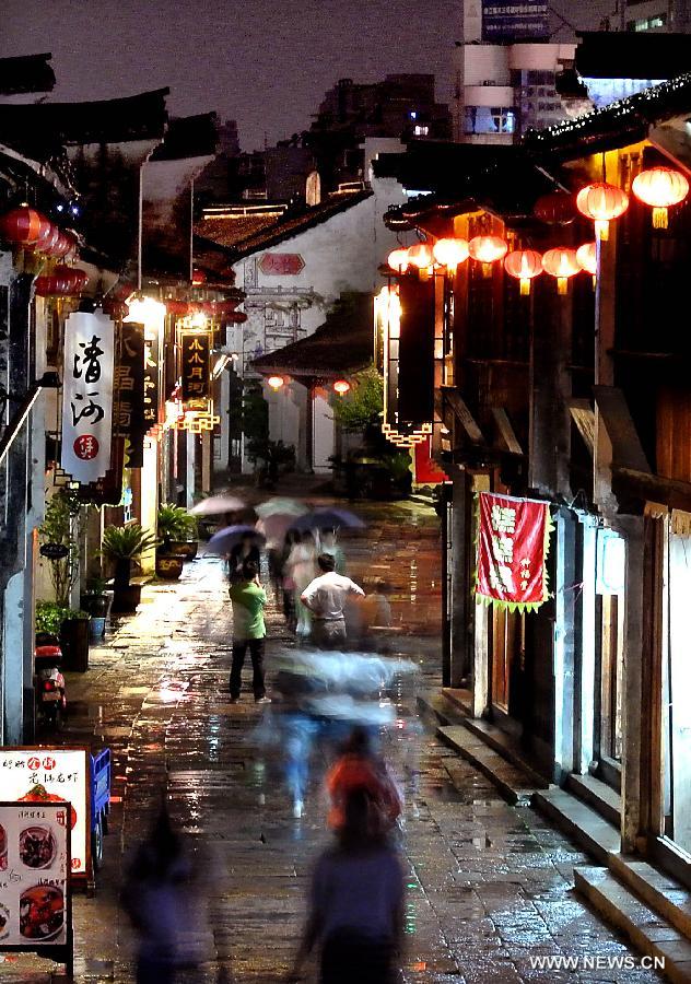 Photo taken on May 30, 2012 shows the night scene of Jiaxing, east China's Zhejiang Province. (Xinhua/Wang Song) 