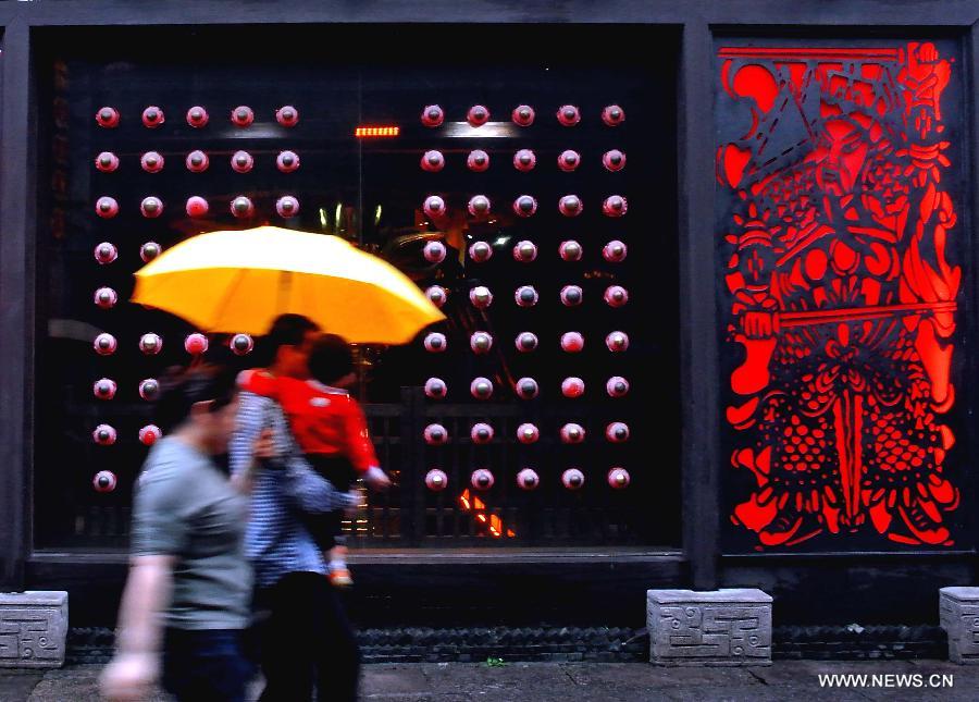 Photo taken on May 30, 2012 shows the night scene of Jiaxing, east China's Zhejiang Province. (Xinhua/Wang Song) 