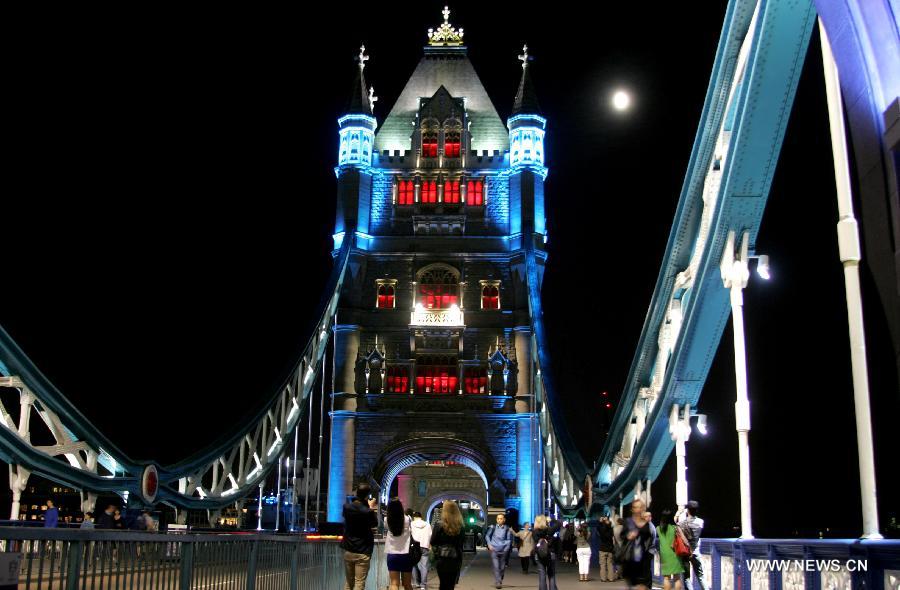 A new eco-friendly lighting system illuminates the Tower Bridge in London to mark the Diamond Jubilee of Britain's Queen Elizabeth II and the London 2012 Olympic Games, May 30, 2012. (Xinhua/Bimal Gautam)