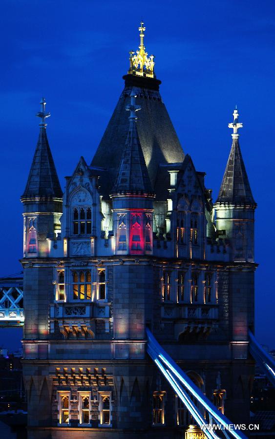 A new eco-friendly lighting system illuminates the Tower Bridge in London to mark the Diamond Jubilee of Britain's Queen Elizabeth II and the London 2012 Olympic Games, May 30, 2012. (Xinhua/Yin Gang) 