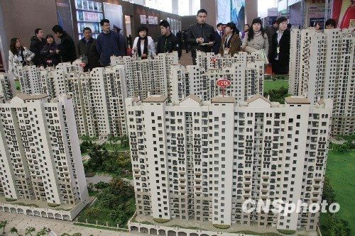 More than 8,500 new apartments were sold in Beijing in the first 26 days of May, up about 25 percent from the same period in April. 