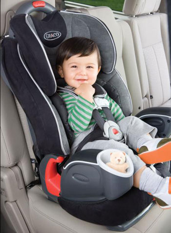 Less than 0.1 percent of young children in the country ride in cars with adapted child safety seats. The Government is now planning to adopt laws to ensure children a safe journey. [File photo]