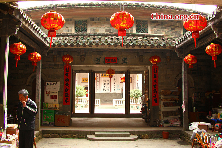 Built on a base of stone, the thick walls of Tulou were packed with dirt and fortified with wood or bamboo internally. The architectural arts of the Fujian Tulou can be traced back nearly 1,000 years, and their design incorporates the tradition of fengshui (favorable siting within the environment).