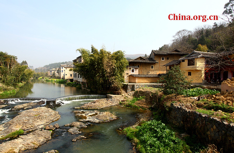 Built on a base of stone, the thick walls of Tulou were packed with dirt and fortified with wood or bamboo internally. The architectural arts of the Fujian Tulou can be traced back nearly 1,000 years, and their design incorporates the tradition of fengshui (favorable siting within the environment).