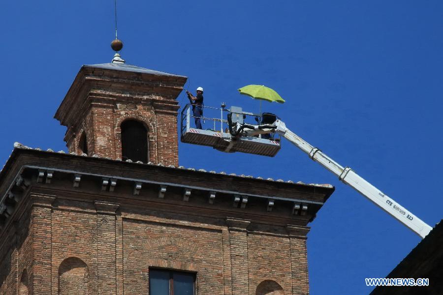 Restoration work is underway for a turret of Castello Estense in the historical city of Ferrara, 68 kilometers northeast to the epicenter of the earthquake in northern Italy, on May 30, 2012. 