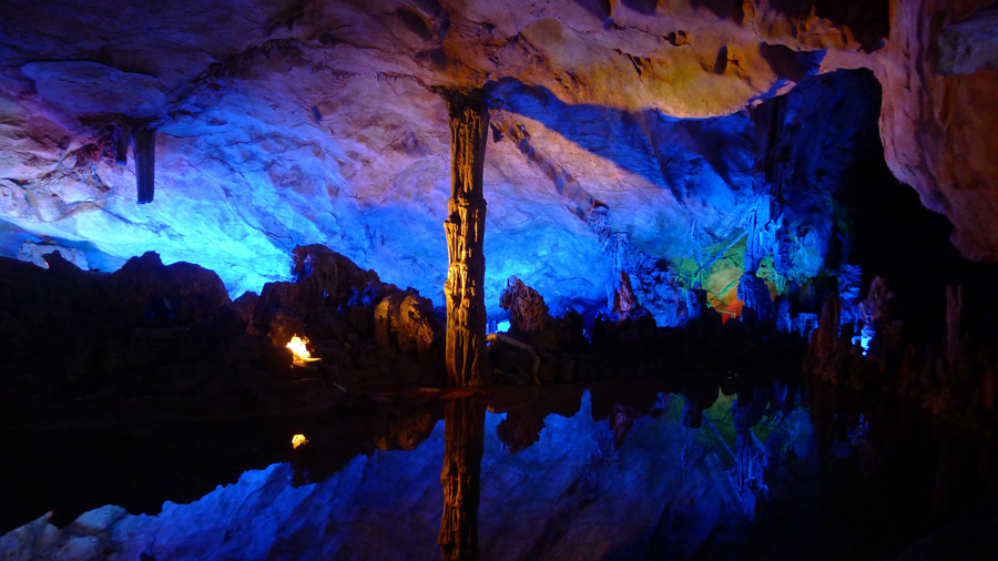 The cave is named after the verdant reeds that grow outside it and local people also make flutes from these plants. This spectacular cave is located 5 km northwest of the downtown of Guilin, and it is a must see for any visitor. Over millions of years, dripping water has eroded the cave to create a special world of various stalactites, stone pillars and rock formations. 