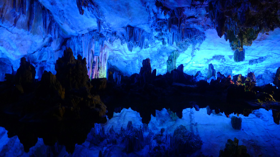 The cave is named after the verdant reeds that grow outside it and local people also make flutes from these plants. This spectacular cave is located 5 km northwest of the downtown of Guilin, and it is a must see for any visitor. Over millions of years, dripping water has eroded the cave to create a special world of various stalactites, stone pillars and rock formations. 