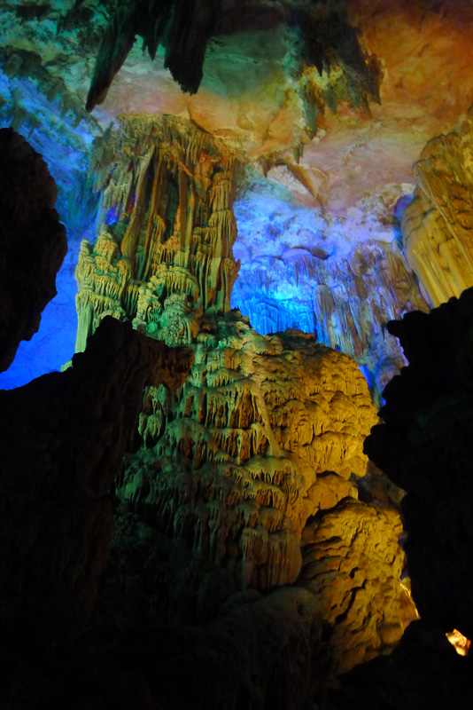 The cave is named after the verdant reeds that grow outside it and local people also make flutes from these plants. This spectacular cave is located 5 km northwest of the downtown of Guilin, and it is a must see for any visitor. Over millions of years, dripping water has eroded the cave to create a special world of various stalactites, stone pillars and rock formations. 