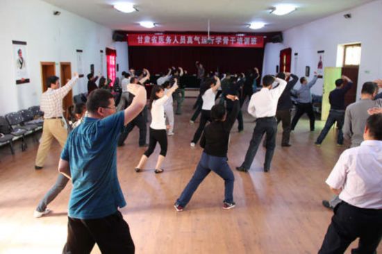 Medical workers are trained with martial arts technique in Gansu province. [Photo / Gansu provincial health bureau website]