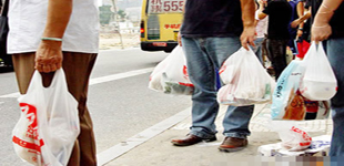Ban on free plastic bags ineffective: report 