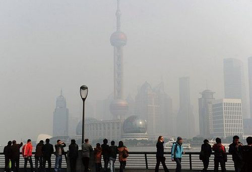 Shanghai will release readings of PM2.5 -- fine airborne particulate matter 2.5 microns or less in diameter -- by the end of this year. [File photo]
