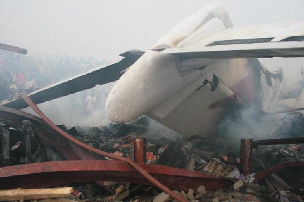 The wreckage of the crashed plane is seen near the Lagos airport in Nigeria, June 3, 2012. A passenger plane carrying 153 people crashed into a two-storey building in Nigeria's southwestern Lagos State on Sunday, killing all the people on board and 40 others on the ground. At least four Chinese were among the passengers, the Chinese Embassy in the West African country has confirmed. [Ezekiel Taiwo/Xinhua]