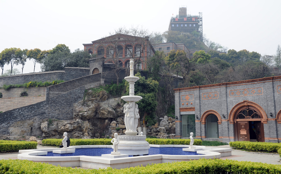 Located in the northern foot of Yuntai Mountain, Xijindu Street is composed of the Ancient Xijin Ferry and Xiaomatou Street. This street contains the most and best-preserved cultural relics and historical sites, and it is where the 'context' of the famous historical and cultural city of Zhenjiang lies. [China.org.cn/by Sun Hui]