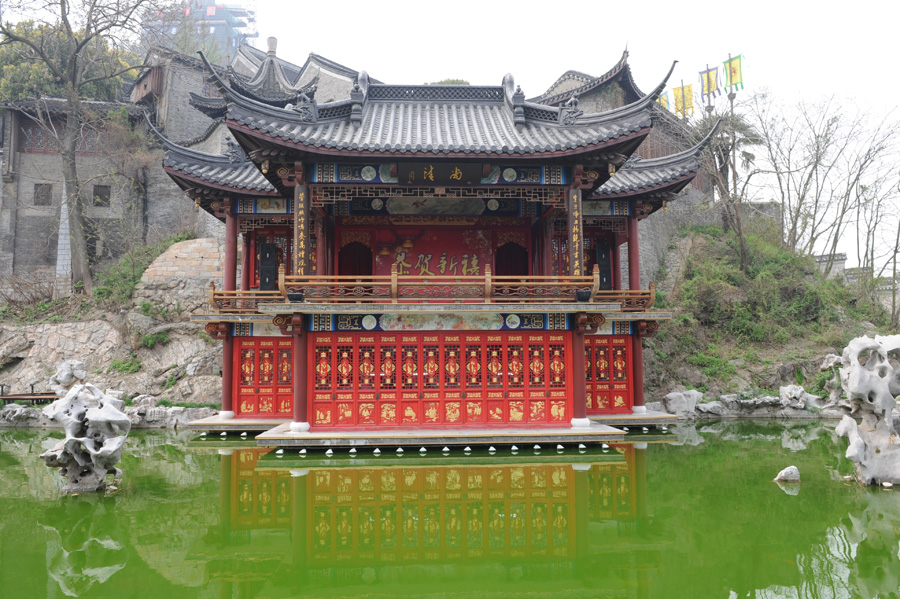 Located in the northern foot of Yuntai Mountain, Xijindu Street is composed of the Ancient Xijin Ferry and Xiaomatou Street. This street contains the most and best-preserved cultural relics and historical sites, and it is where the 'context' of the famous historical and cultural city of Zhenjiang lies. [China.org.cn/by Sun Hui]