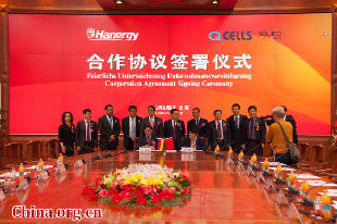 Hanergy signed a deal late Tuesday with Q.CELLS which allows the Beijing-based company to acquire thin-film maker Solibro, a subsidiary of Q.CELLS. [Chen Boyuan / China.org.cn]