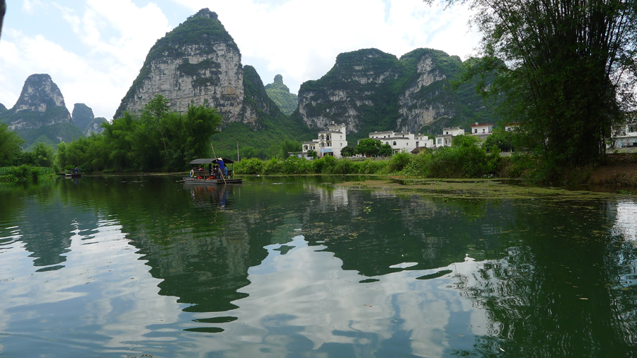 The Detian Falls is located in Daxin County of Guangxi Zhuang Autonomous Region, straddling the Sino-Vietnamese border. It is the fourth largest waterfall in world after Iguazu Falls, Victoria Falls, and Niagara Falls along a national border. The picturesque backdrop adds to the falls' magnificence, especially the nearby Tongling Gorge, which was only recently rediscovered and is the home of several endemic species — species that can found nowhere else in the world. 