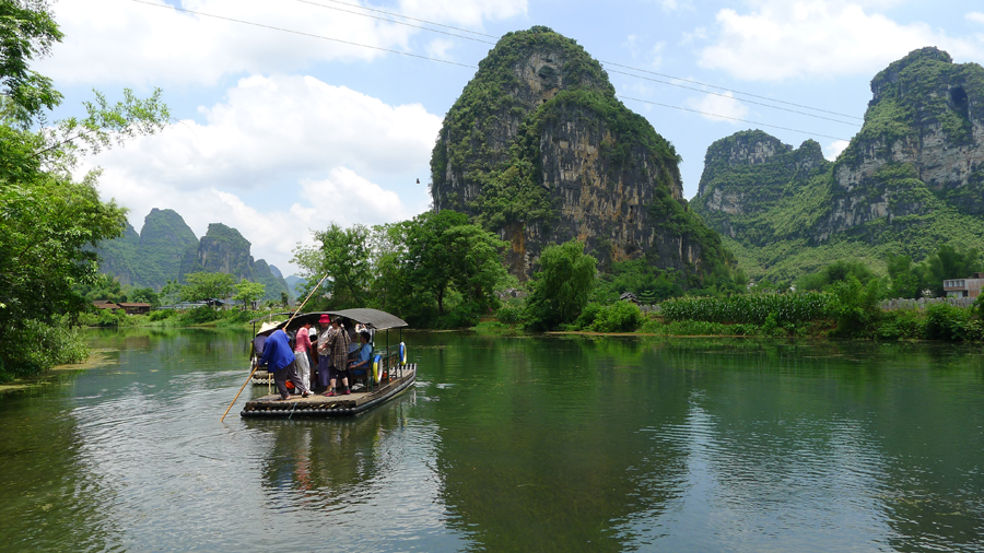 The Detian Falls is located in Daxin County of Guangxi Zhuang Autonomous Region, straddling the Sino-Vietnamese border. It is the fourth largest waterfall in world after Iguazu Falls, Victoria Falls, and Niagara Falls along a national border. The picturesque backdrop adds to the falls' magnificence, especially the nearby Tongling Gorge, which was only recently rediscovered and is the home of several endemic species — species that can found nowhere else in the world. 