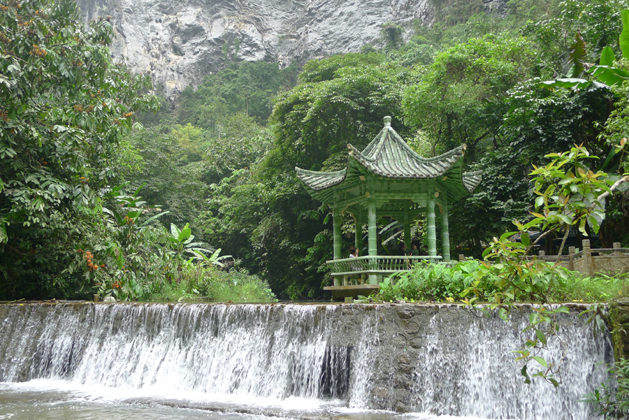 The Detian Falls is located in Daxin County of Guangxi Zhuang Autonomous Region, straddling the Sino-Vietnamese border. It is the fourth largest waterfall in world after Iguazu Falls, Victoria Falls, and Niagara Falls along a national border. The picturesque backdrop adds to the falls' magnificence, especially the nearby Tongling Gorge, which was only recently rediscovered and is the home of several endemic species — species that can found nowhere else in the world. 