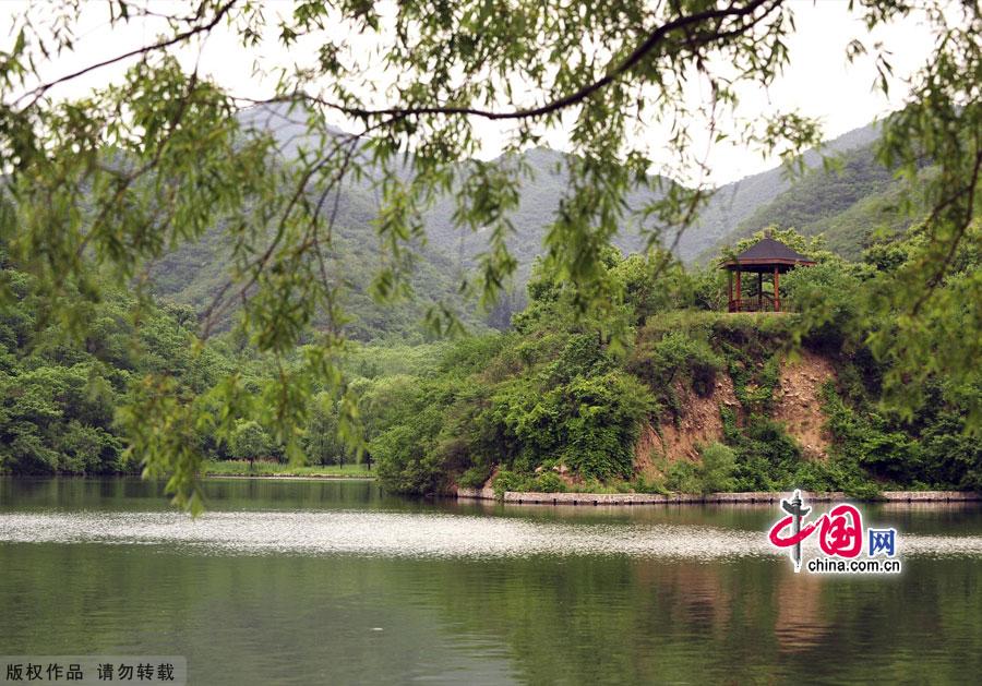 The Huanghuacheng Lakeside Great Wall Reserve, which is located in Huairou District of Beijing City, has the grandeur of the Great Wall as well as the stillness of Haoming Lake.This part of the Great Wall was the North Gate of ancient Beijing in the Ming Dynasty. Being divided by the lake, it became the only 'Great Wall in Water' in Beijing.The Huanghuacheng Lakeside Great Wall has been developed into a National 3A Scenery Site. [China.org.cn]