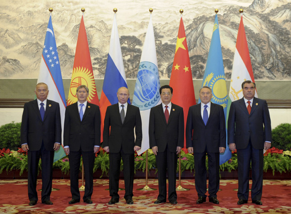 Uzbek President Islam Karimov, Kyrgyz President Almazbek Atambayev, Russian President Vladimir Putin, Chinese President Hu Jintao, Kazakh President Nursultan Nazarbayev and Tajik President Emomali Rahmon (from left to right) pose for a group photo prior to a small-group meeting of the 12th Meeting of the Council of Heads of Member States of the Shanghai Cooperation Organization (SCO) in Beijing, capital of China, June 6, 2012. [Zhang Duo/Xinhua]